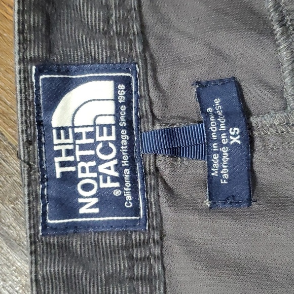 The North Face corduroy grey mini skirt euc - Picture 3 of 7